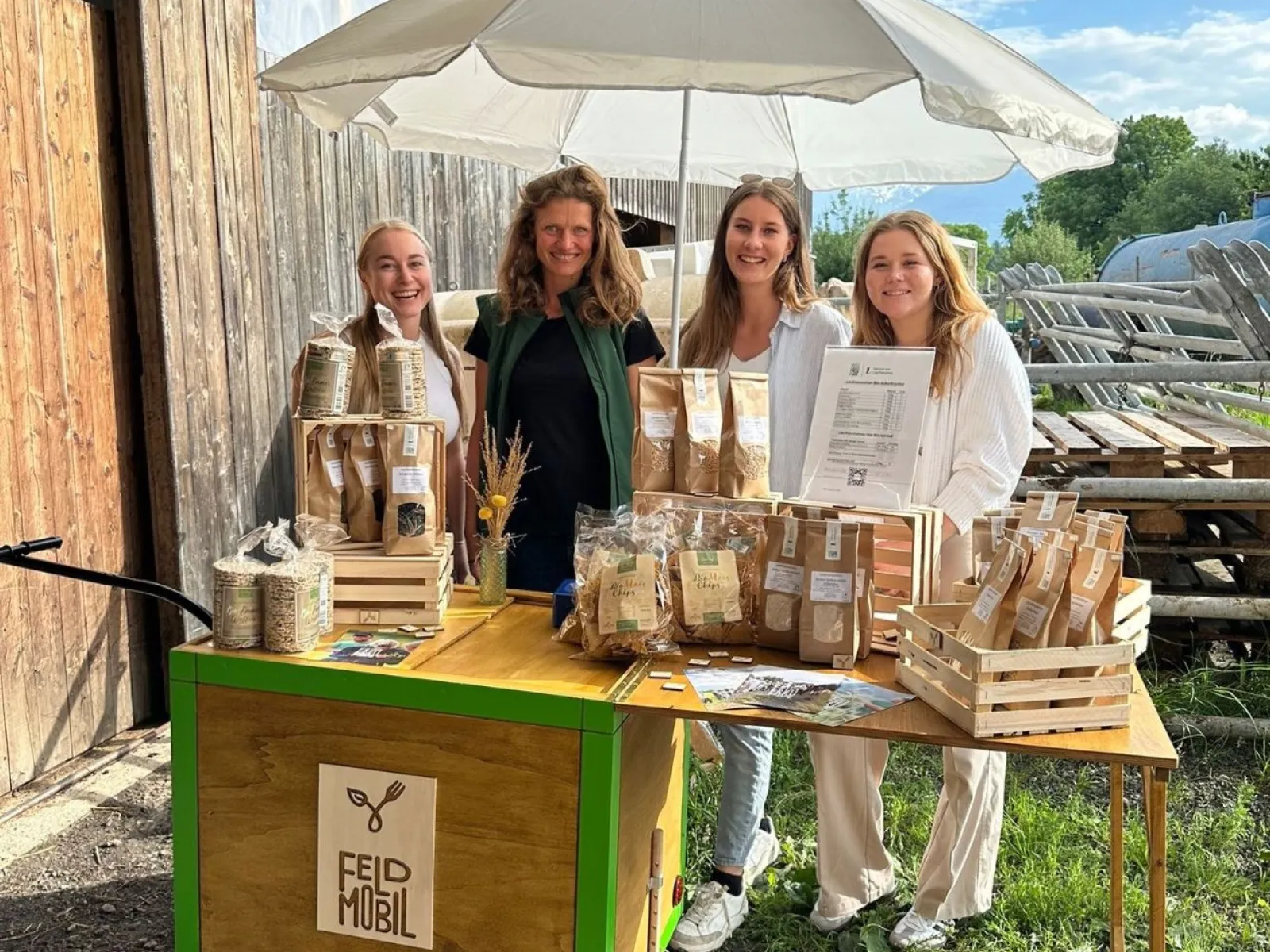 Mobiler Verkaufsstand mit Produkten direkt vom Feld in Liechtenstein