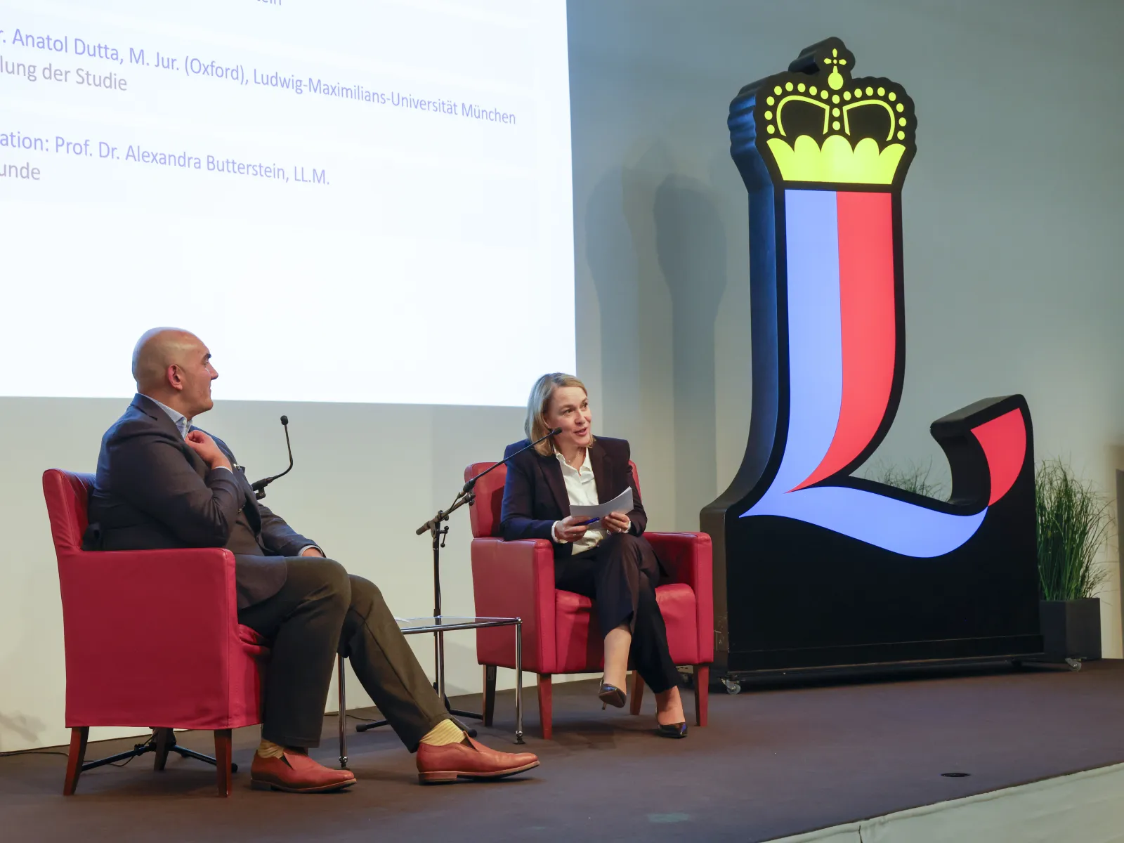 Prof. Dutta und Prof. Butterstein im Podiumsgespräch