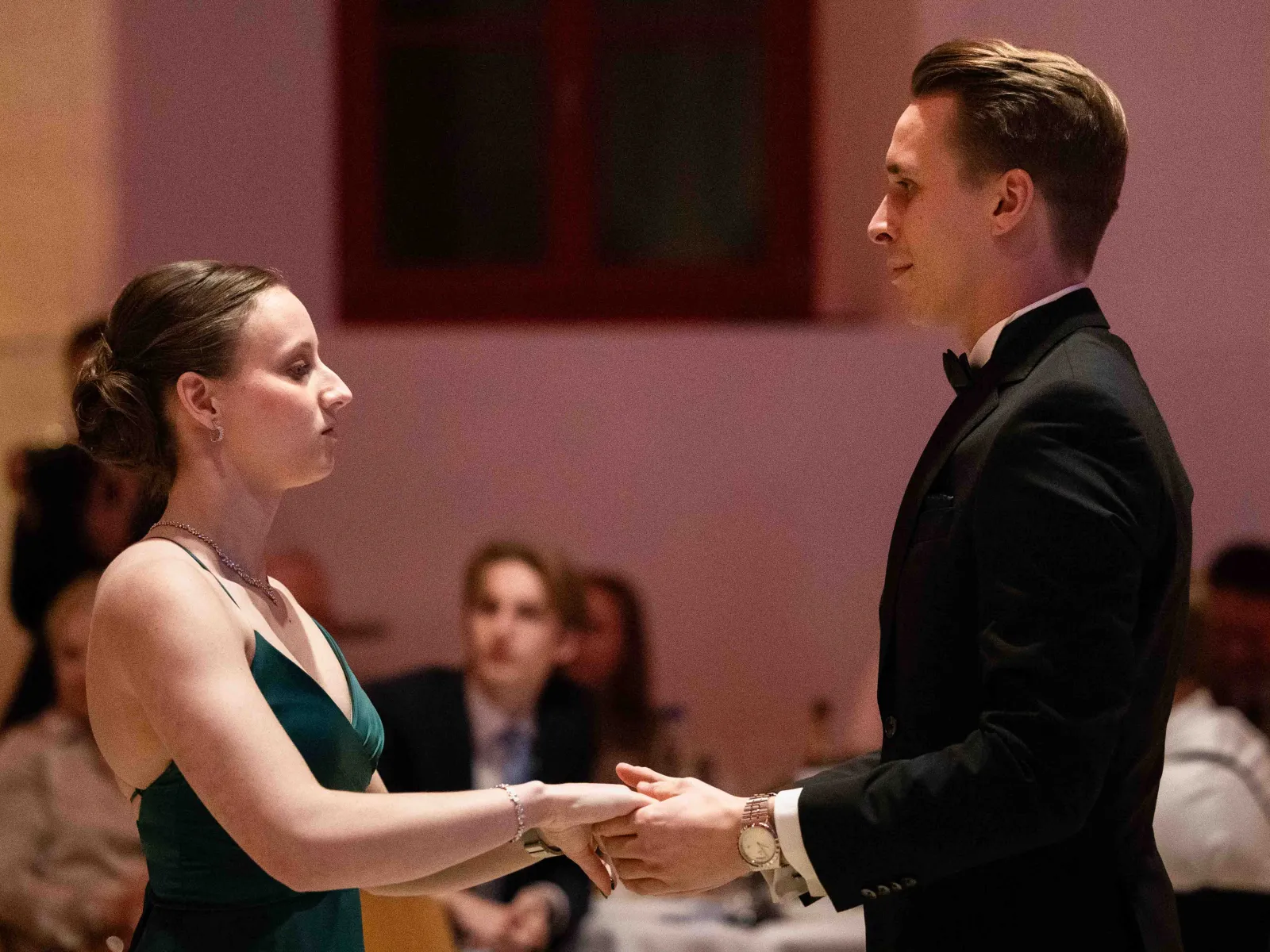 Tanzpaar-rotes-Kleid-Uniball-Liechtenstein