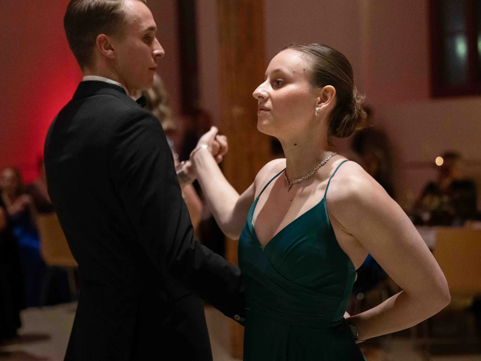 Tanzpaar-gruenes-Kleid-Uniball-Liechtenstein