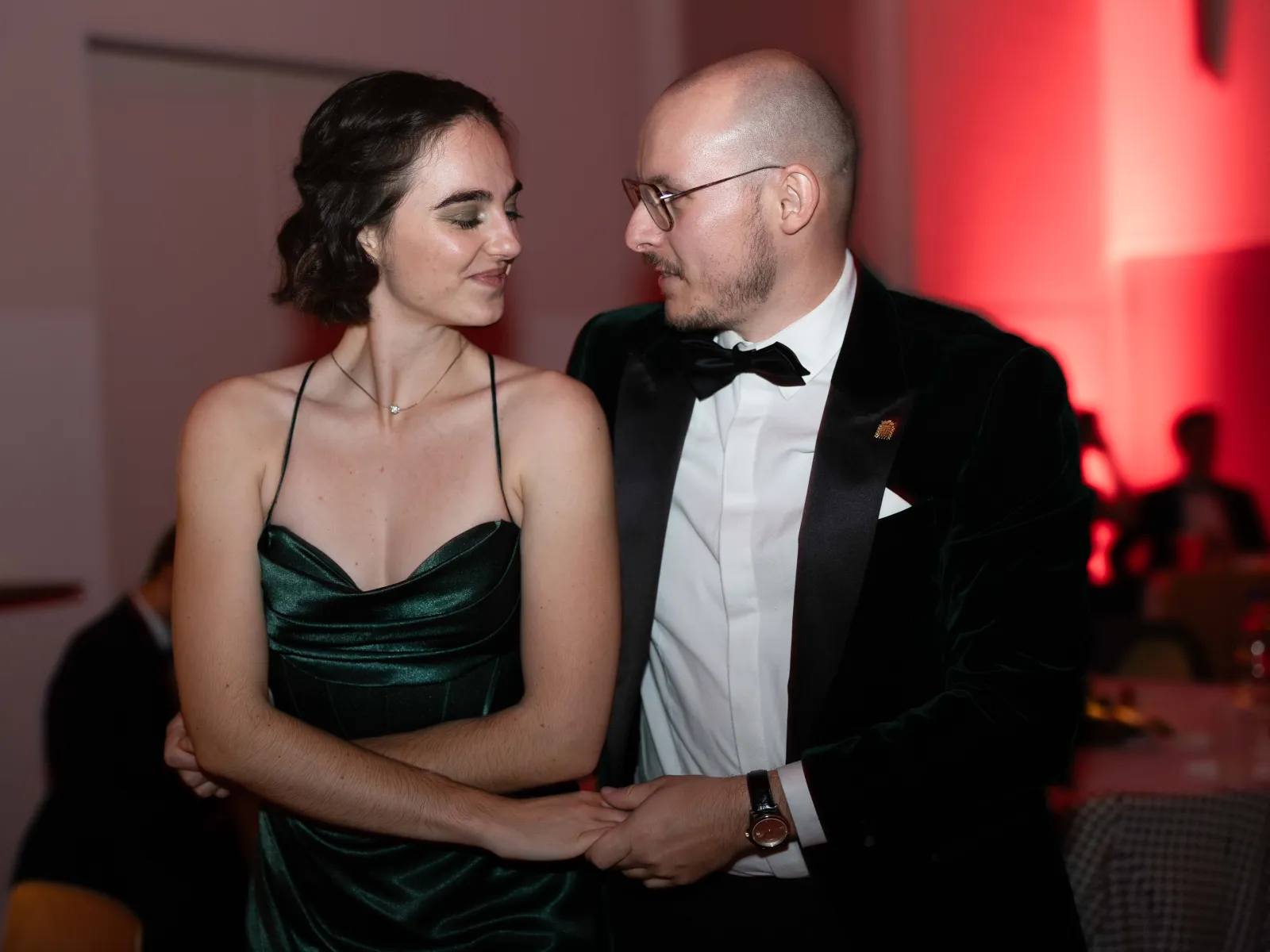 Tanzendes-Paar-laechelt-Uniball-Liechtenstein