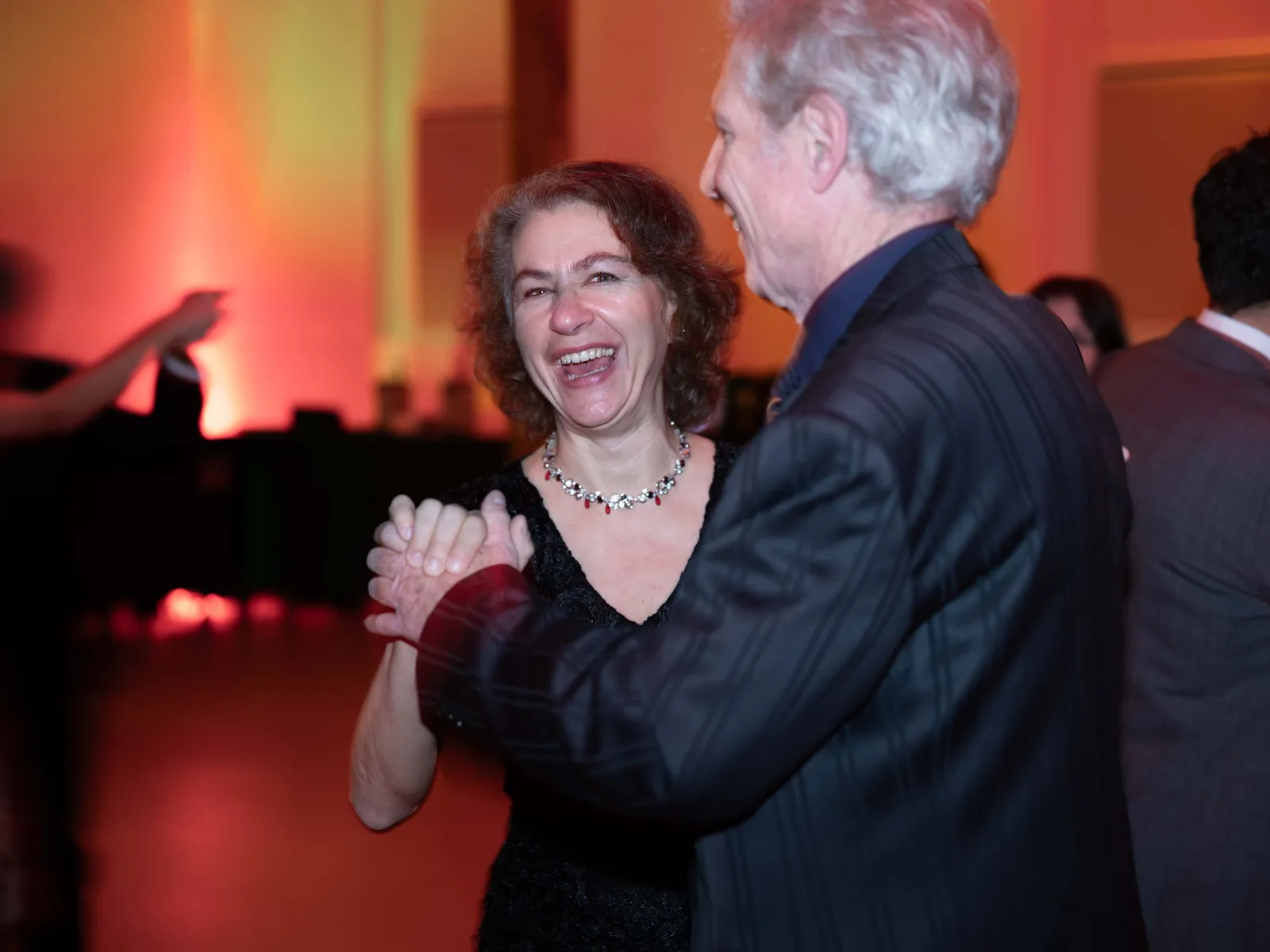 Tanzendes-Paar-elegant-Uniball-Liechtenstein