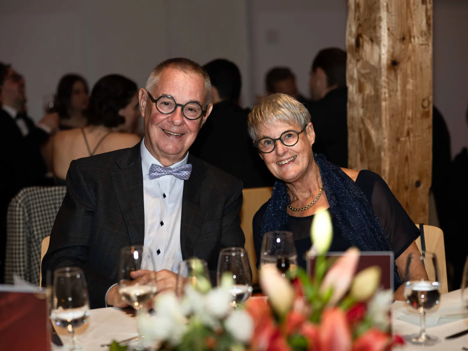 Älteres-Paar-am-Tisch-Uniball-Uni-Liechtenstein