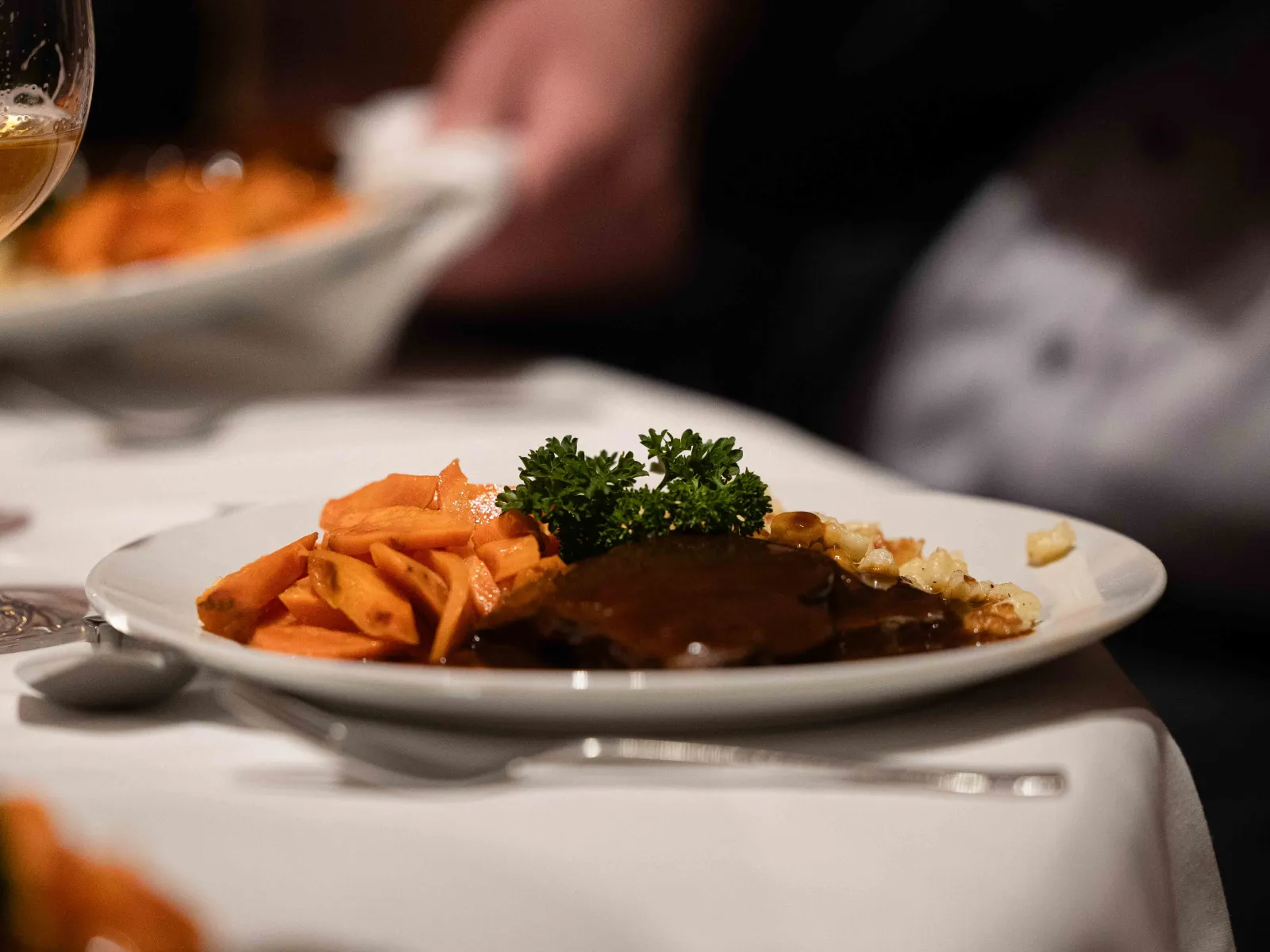 Hauptgang-Karotten-Braten-Uniball-Uni-Liechtenstein