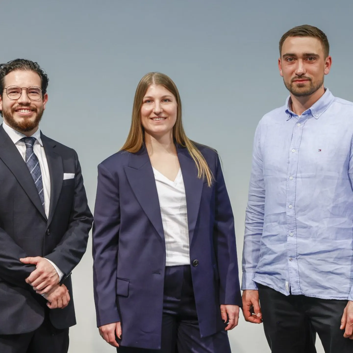 Auf dem Bild zu sehen sind die Absolventen des Masters of Science in Architektur.