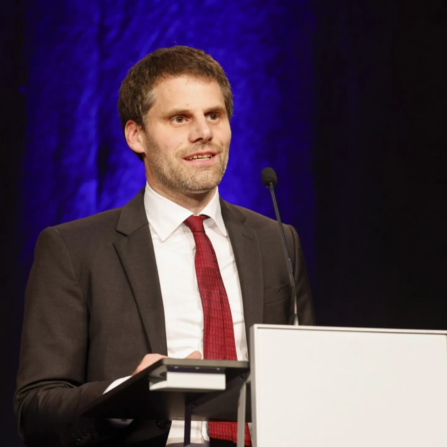 Rektor Christian Frommelt bei einer Rede.