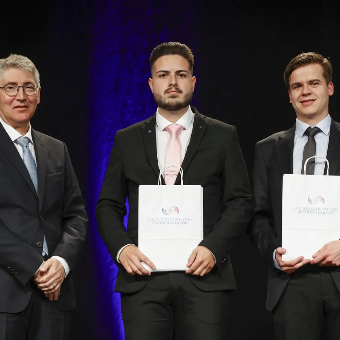 Auf dem Bild sind Dr. Hans Werner Gassner, Benjamin Kuchelmair und Dominik Sidler.