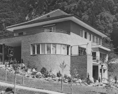 Schwarz-Weiss Aufnahme eines Gebäudes des Architekten Ernst Sommerlad