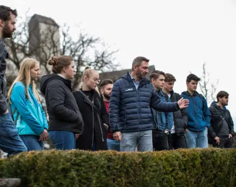 Studierende bei einer Standortbegehung