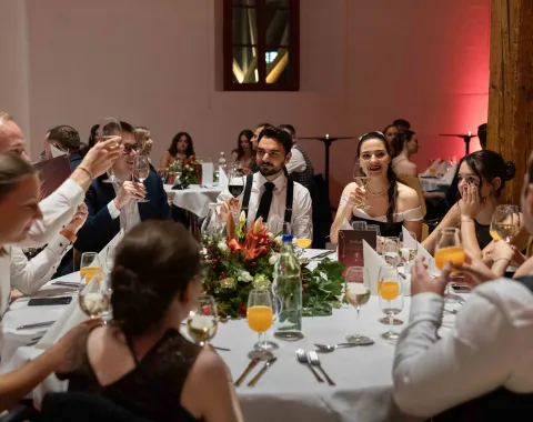 Festsaal-mit-Gästen-Universitätsball-Universität-Liechtenstein