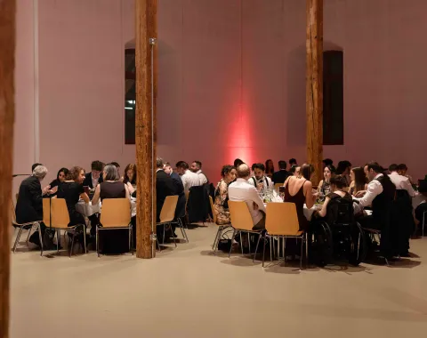 Gäste-an-Tischen-Saal-Universitätsball-Liechtenstein