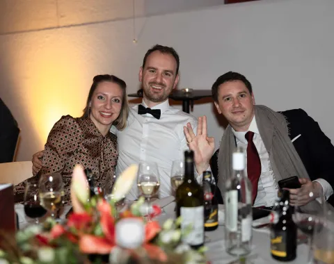 Drei-Gäste-posieren-Uniball-Uni-Liechtenstein