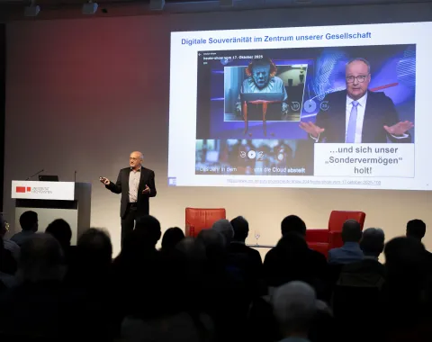 News_Campus-Gespraeche_Harald-Wehnes_Universitaet-Liechtenstein