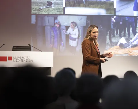 News_Campus-Gespraech_Luzia-Tschirky_Universitaet-Liechtenstein