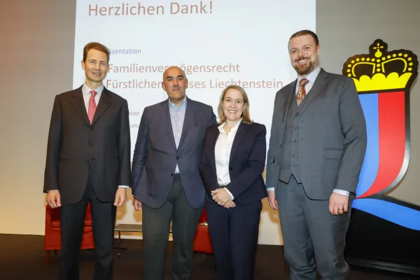 S.D. Erbprinz Alois, Prof. Dutta, Prof. Butterstein, Regierungsrat Dr. Schädler