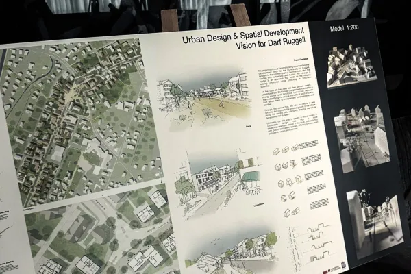 Architekturplan auf Staffelei mit schwarzem Hintergrund